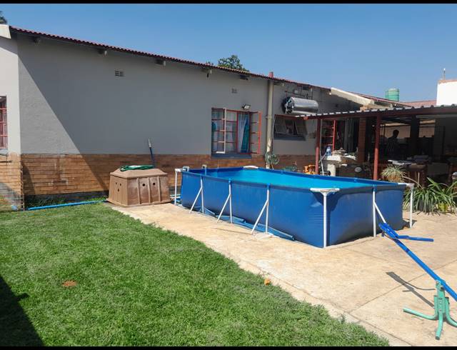 3 BEDROOM HOUSE FOR SALE IN OOS EINDE